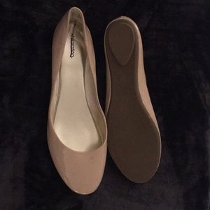 Xhiliration Size 10 Nude Flats NWOT